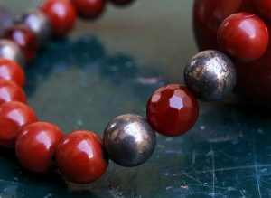 Pulseira de Jaspe Vermelho, Cornalina e Pirite